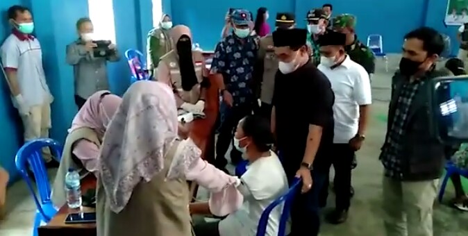 Bupati Zairullah Kunjungi Empat Kecamatan Yang Melaksanakan Vaksinasi Serempak