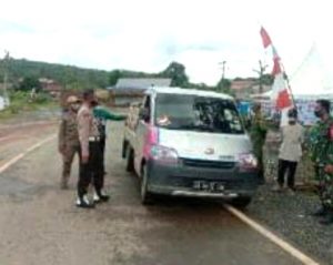 Petugas PPKM Perketat Pintu Masuk Tanbu, Berhasil Temukan Warga Terkonfirmasi Covid 19