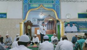 Bupati Zairullah Safari Ramadhan Kedesa Sungai Loban Berikan Bantuan Pada Anak Yatim