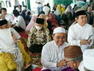 Wow ! Momen Hari Raya, Bupati Zairullah Bersama Isteri Sambut Silaturahmi Sejumlah Warga Banjarmasin