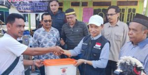 Pasca Kebakaran, Sekda Langsung Berikan Bantuan Logistik Kepada Para Korban Yang Terdampak