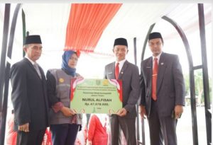 Peringatan Upacara Hari Kemerdekaan RI Ke 77 Diwarnai Penyerahan HK Oleh Sekda Tanbu
