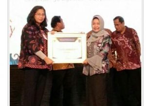 Pemkab Tanbu Terima Penghargaan Penilaian Kinerja Delapan Aksi Konvergengsi Penurunan Stunting Tahun 2022