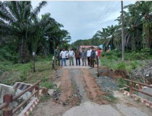 Sekda Minta Perbaiki Oprit Jembatan Yang Rusak, Agar Aktivitas Warga Dua Desa di Kecamatan Angsana Tak Terhambat