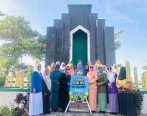 Peringatan Hari Ibu, GOW Tanbu Kunjungi Makam Pahlawan Matonne Pagatan
