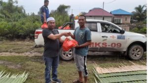 Pemkab Tanbu Beri Bantuan Warga Terdampak Gelombang Pasang Air Laut