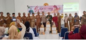 Forkopimda Kecamatan Angsana Berikan Makanan Tambahan Anak Terindikasi Stunting