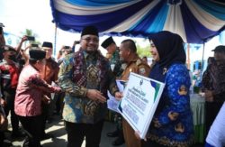 Yaqut Kholil Qaumas Launching Kampung Zakat Tanbu Didampingi Wabup M Rusli