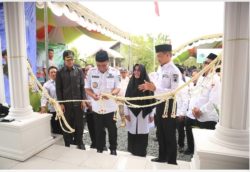 Megah Kantor Desa Kanuar di Resmikan Bupati Zairullah