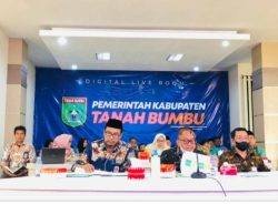 Asisten Ekonomi dan Pembangunan Tanbu Mengikuti Roadshow Daring Percepatan Penurunan Stunting dan Penghapusan Kemiskinan Ekstrem