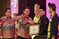 Bupati Zairullah Menerima Penghargaan Daerah Bebas Frambusia dari Kemenkes RI