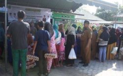 Gerakan Ibu Peduli Kecamatan Angsana Menggelar Pasar Murah Siapkan 400 Paket Kebutuhan Pokok