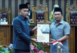 Sekda Ambo Sakka Terima Rekomendasi LKPJ 2022 Dari Legislatif Tanbu