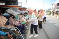 Komitmen Program Jumat Berkah, DWP Tanbu Bagikan Rutin Sembako Kepada Warga Tak Mampu