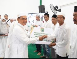 Pemberian Bantuan Alat Tangkap Ikan oleh Bupati Tanah Bumbu