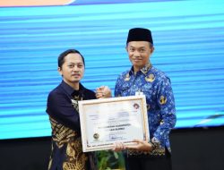 Pemkab Tanbu Terima Penghargaan Ombudsman RI