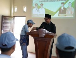 Bupati Tanah Bumbu Mendorong Tradisi Cuci Kaki sebagai Wujud Penghormatan kepada Orang Tua
