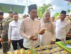 Bupati Tanbu Resmikan Ramadan Cake Fair 2024 di Batulicin