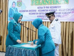 Hj Wahyu Windarti Zairullah Lantik Lima Ketua TP PKK Kecamatan Tanah Bumbu