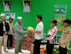 Peduli Banjir Kusan Hulu, Pemkab Tanbu Salurkan Puluhan Paket Sembako