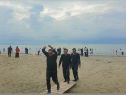 Warga Padati Pantai Pagatan Setelah Pernyataan Bupati