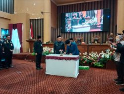 DPRD Tanah Bumbu Sahkan RAPBD 2025, Bupati Zairullah Azhar Harapkan Kemajuan Daerah