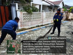 Damkar Tanbu Amankan Ular Sanca yang Meresahkan Pemukiman