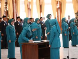 Andi Irmayani Rudi Latif Resmi Dilantik Sebagai Ketua TP PKK dan Ketua Tim Pembina Posyandu Kabupaten Tanah Bumbu Masa Bhakti 2025-2030