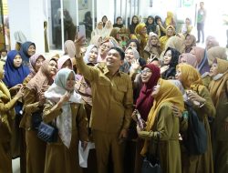 Bupati Tanbu Temui Guru PAUD dan TK Saat Pencairan BOP, Ini Respons Para Pendidik
