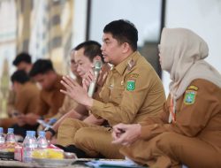 Kantor Bupati, Bang Arul Pimpin Rapat Koordinasi Camat di Ruang Terbuka