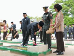 Ziarah Makam Pahlawan, Bupati Andi Rudi Tegaskan Semangat Patriotisme di Tanah Bumbu