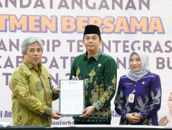Bupati Tanah Bumbu Andi Rudi Latif Teken Komitmen Penguatan SPIP Terintegrasi Bersama BPKP Kalsel