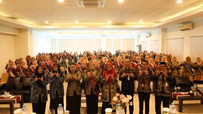 Bunda PAUD Tanah Bumbu Andi Irmayani Rudi Latif beri pembekalan di Batulicin, Kamis 24 Juli 2025, untuk tingkatkan layanan PAUD