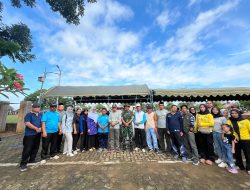Peduli Lingkungan, DLH Tanah Bumbu Gerakkan Warga Tukar Sampah untuk Sembako