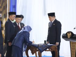 Bupati Tanah Bumbu Lantik Yulian Herawati sebagai Sekretaris Daerah