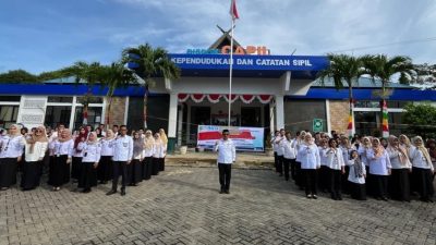 Disdukcapil Tanah Bumbu gelar apel budaya kerja di Batulicin, Rabu 13 Agustus 2025, dipimpin Gento Hariyadi menuju predikat WBBM 2026