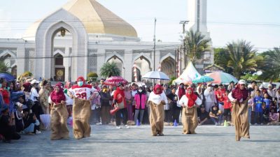 Pemkab Tanah Bumbu gelar perlombaan rakyat HUT RI ke-80 di Lapangan Masjid Al Falah Simpang Empat, Jumat 15 Agustus 2025