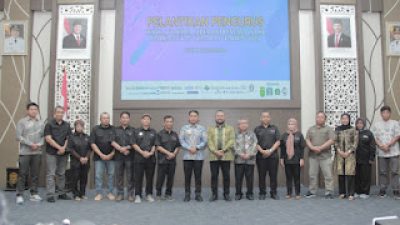 Banjarmasin, Minggu 14 September 2025, Asisten II Provinsi Kalsel mewakili Gubernur menghadiri pelantikan pengurus SMSI Kalsel.