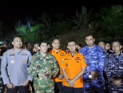 Bupati Tanah Bumbu Turun Tangan Evakuasi dan Melepas Korban Helikopter Jatuh di Mantewe