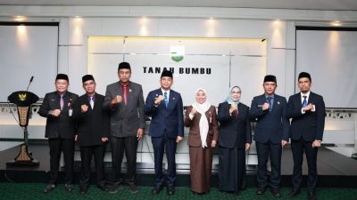 Bupati Andi Rudi Latif melantik Pejabat Pimpinan Tinggi Pratama perdana, untuk memperkuat pemerintahan daerah Tanah Bumbu