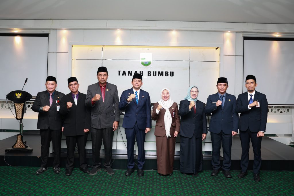 Bupati Andi Rudi Latif melantik Pejabat Pimpinan Tinggi Pratama perdana, untuk memperkuat pemerintahan daerah Tanah Bumbu