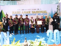 Pengukuhan Bupati Tanah Bumbu dan Istri sebagai Ayah Bunda Forum Anak Daerah