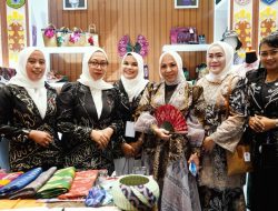 Tanah Bumbu Pamerkan Kain Tenun Pagatan dan Sasirangan pada Pameran INACRAFT 2025