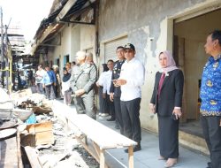 Pemkab Kotabaru Tinjau Lokasi Pasca Kebakaran Pasar Kemakmuran, 205 Kios Hangus Terbakar
