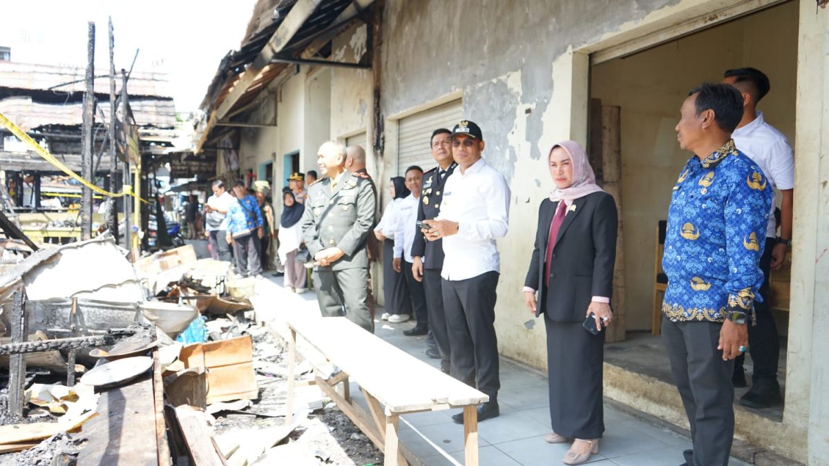 Pemkab Kotabaru Tinjau Lokasi Pasca Kebakaran Pasar Kemakmuran, 205 Kios Hangus Terbakar