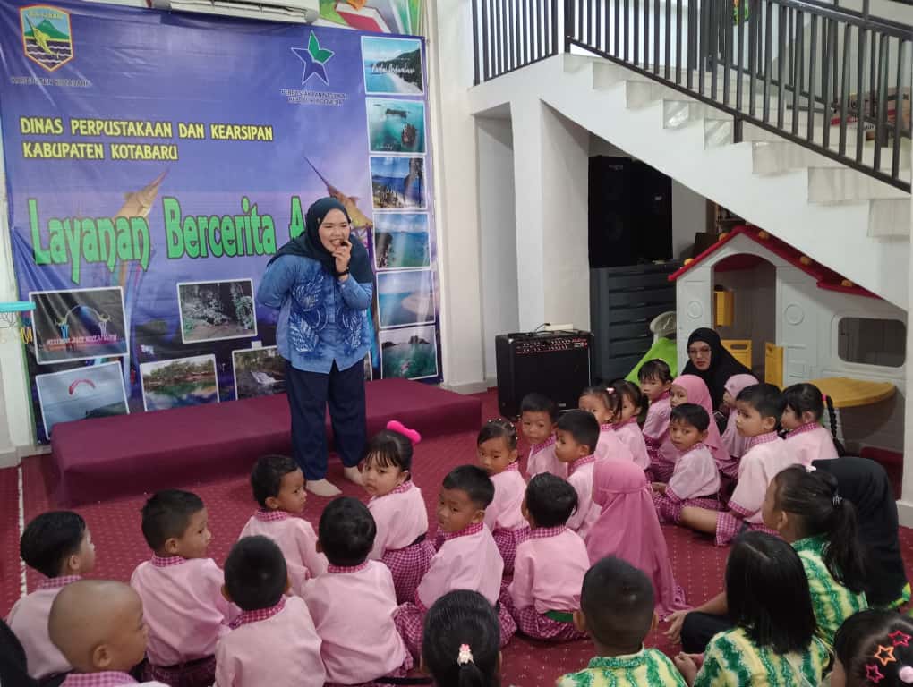 Suasana ceria mewarnai Perpustakaan Kotabaru saat puluhan anak TK ikuti Kelas Literasi dan Bercerita, tanamkan minat baca sejak dini.