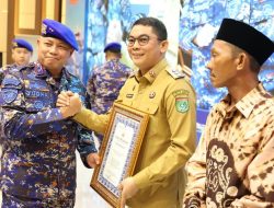 Dedikasi Diakui, Bupati Andi Rudi Latif Terima Penghargaan di Hari Jadi Polairud ke-75