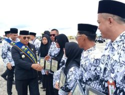 Tahta Syam Utama Persada Mendapat Piagam Penghargaan sebagai Guru Berprestasi Internasional dari Bupati Kotabaru