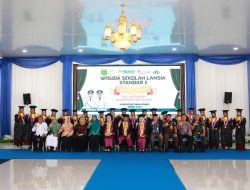 Momen Harganas di Tanah Bumbu Dihiasi Prosesi Wisuda Sekolah Lansia