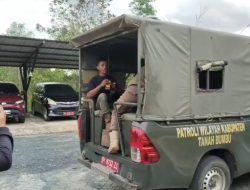 Satpol PP dan Damkar Tanah Bumbu Berikan Bantuan Kepada Warga NTT